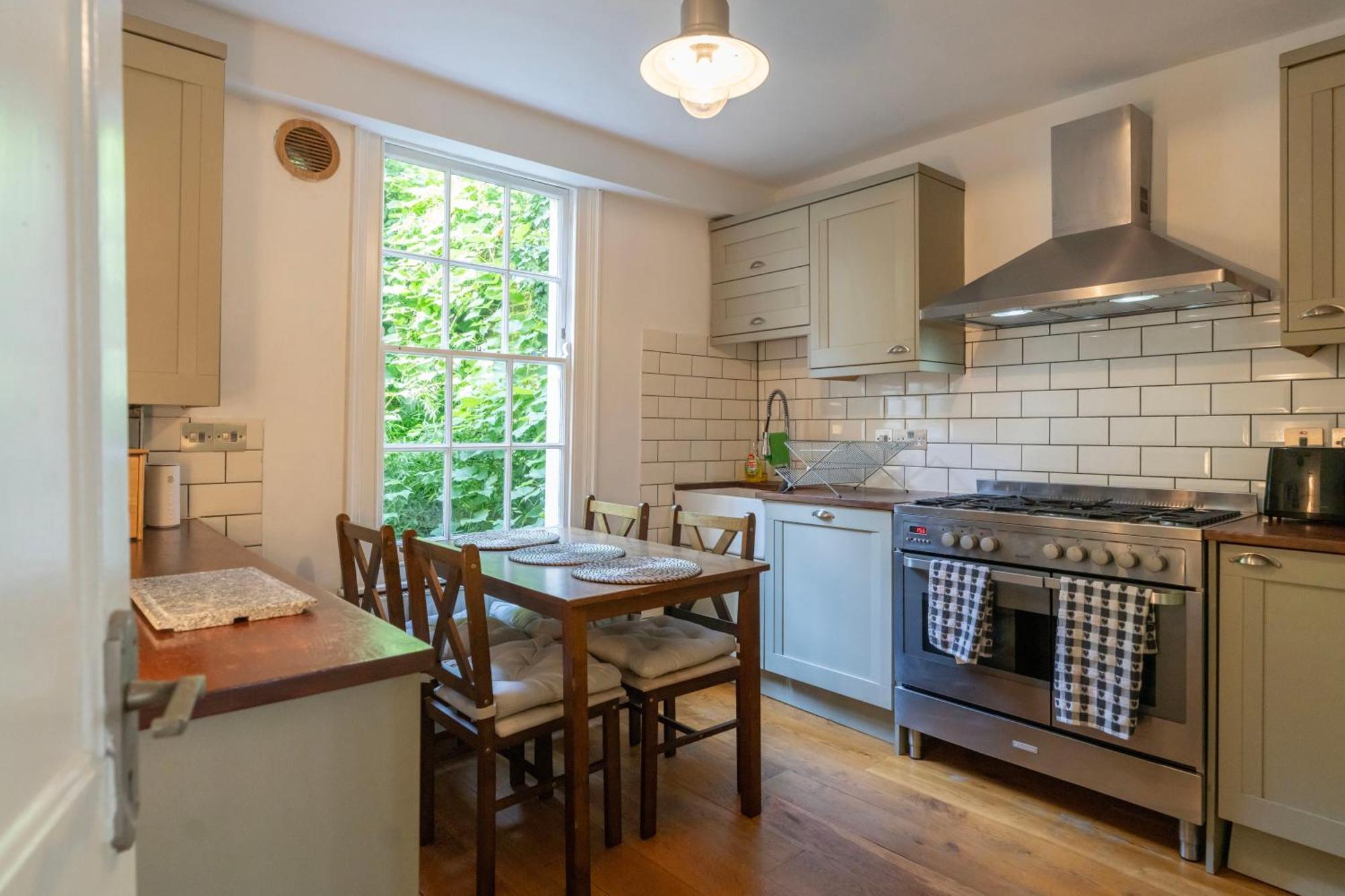 Gorgeous 2Bed House In New Road Apartment Лондон Екстериор снимка